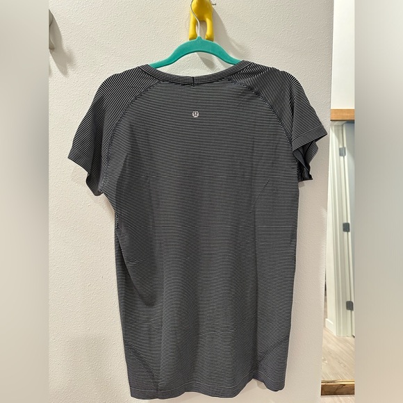 Lululemon 3 shirt bundle - size 10/12  simply tech - Picture 4 of 11